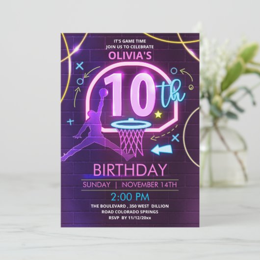 Neon Basketbal Verjaardag Uitnodiging (Staand voorkant)