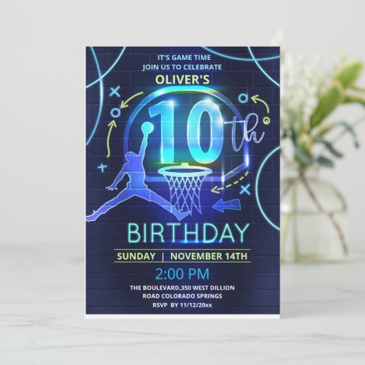 Neon Basketbal Verjaardag Uitnodiging (Staand voorkant)