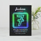 Neon Birthday-uitnodiging voor jongen 7th Birthday Kaart (Staand voorkant)
