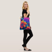 Neon bloemen bloeien helder tote bag (Op model)