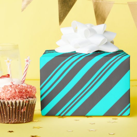 Neon Blue en Grey Stripes Cadeaupapier (Verjaardagsfeest)