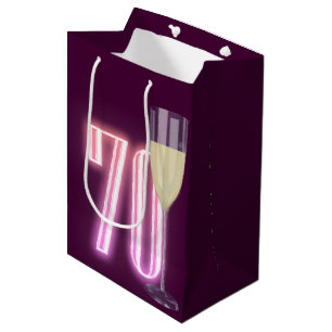 Neon bord '70ste verjaardag' met wijn medium cadeauzakje