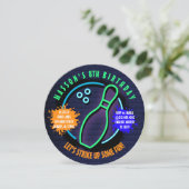 NEON BOWLING BALL ROUND Birthday Party Invitation Kaart (Staand voorkant)