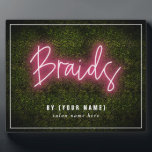 Neon Boxwood Hair Salon Professional Braids Plaque Fotoplaat<br><div class="desc">Het roze neonteken inspireerde het "Braids"manuscript over een bokshoutgroen geïnspireerde achtergrond met douane witte teksten.</div>