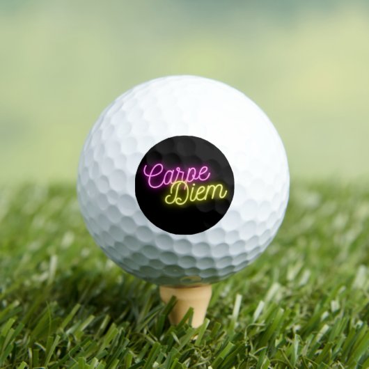Neon Carpe Diem Woord Kunst  Golfballen (Insitu Shirt)