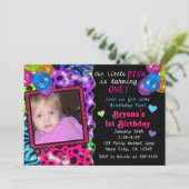 Neon Dierenprint Cheetah Leopard foto uitnodiging (Staand voorkant)