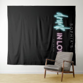 Neon Drink in Love Bachelorette Party Wandkleed (In Situ (horizontaal))