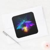 Neon Firefly op zwart Vierkante Sticker (Envelop)