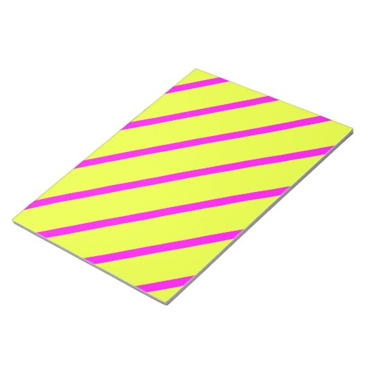 Neon geel en levendig roze strepen notitieblok (Schuin)