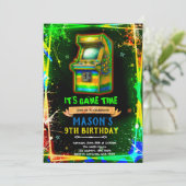 Neon gloed arcade verjaardagsuitnodiging kaart (Staand voorkant)