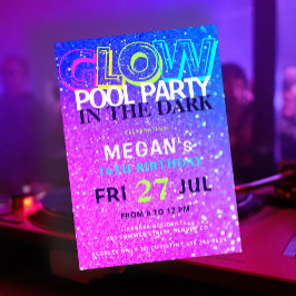 Neon gloed in het donkere zwembad verjaardagsfeest kaart