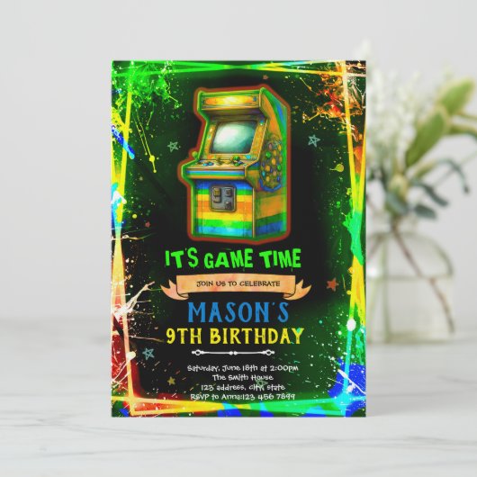 Neon glow arcade birthday invitation kaart (Staand voorkant)