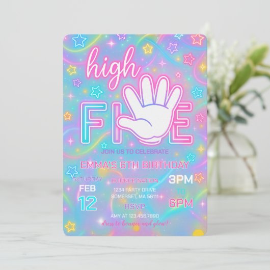 Neon Glow High Five 5th Birthday Party-uitnodiging Kaart (Staand voorkant)