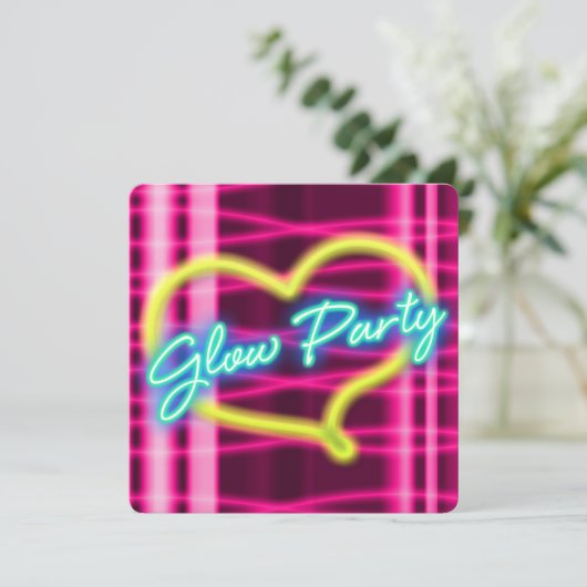 Neon GLOW PARTY Hart Verjaardagsfeest Uitnodiging (Staand voorkant)