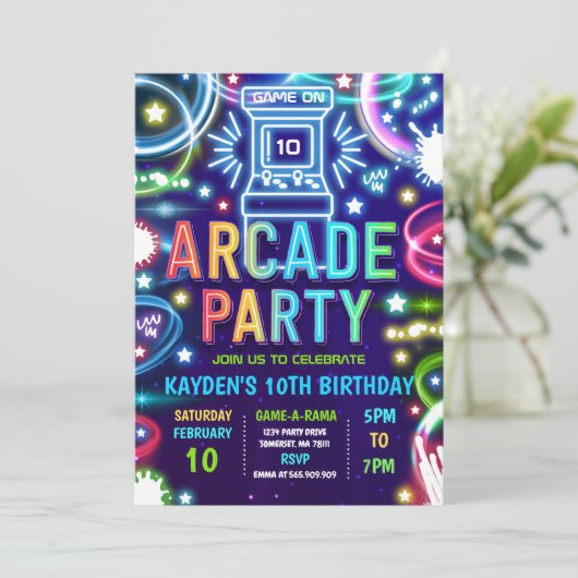 Neon Glow Retro Arcade Gaming Birthday Party Kaart (Staand voorkant)