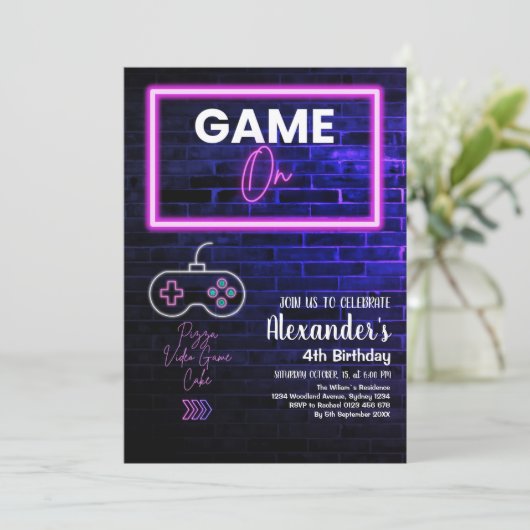 Neon Glow Retro Arcade Gaming Birthday Party Kaart (Staand voorkant)