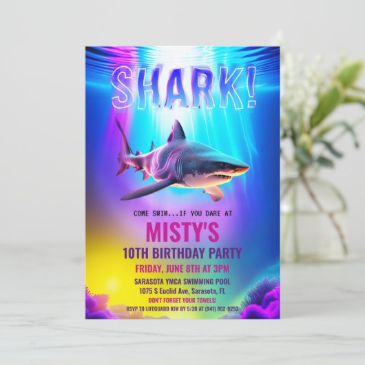 Neon Glow Shark Verjaardag uitnodiging (Staand voorkant)