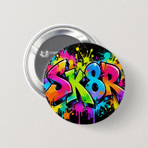 Neon Graffiti SK8R Knop – Kleurrijke Skater Kunst Ronde Button 5,7 Cm