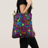Neon Graffiti Straatkunst Collage Patroon Tote Bag (Dichtbij)