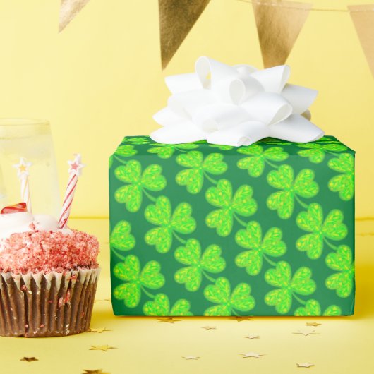 Neon Green Clover Pattern-omslagpapier Cadeaupapier (Verjaardagsfeest)