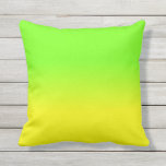 Neon Green en Neon Yellow Ombré Shade Color Fade Buitenkussen<br><div class="desc">Heldere zonnige neongeel vervaagt in een ondoorzichtig blauw met neongroen voor een flits van helderheid en licht</div>