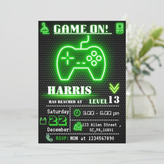 Neon Green Gamer Birthday Party Invitation Kaart (Staand voorkant)