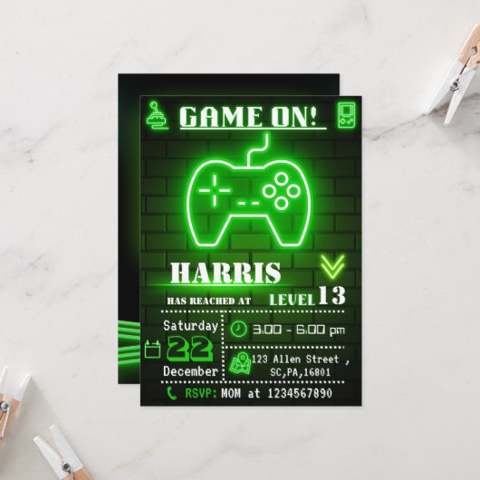 Neon Green Gamer Birthday Party Invitation Kaart (Voorkant / Achterkant in situ)