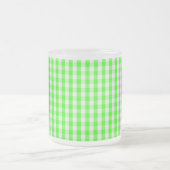 Neon Green Gingham Pattern van Shirley Taylor Matglas Koffiemok (Center)