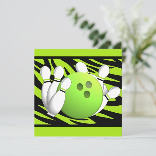 Neon Green Zebra Stripe Bowling Party Kaart (Staand voorkant)