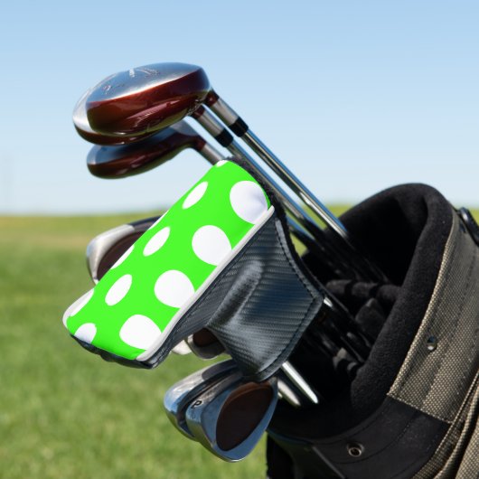 Neon groen wit grote polka stippen golfheadcover (Insitu)
