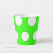 Neon groen wit grote polka stippen latte mok (Voorkant)