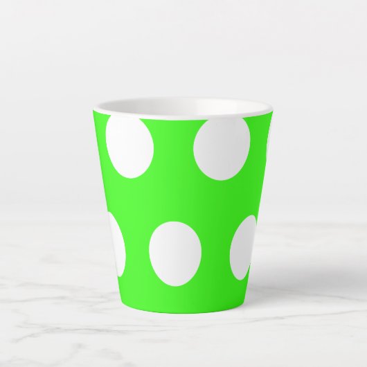 Neon groen wit grote polka stippen latte mok (Voorkant)