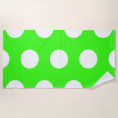 Neon groen wit grote polka stippen strandlaken (Voorkant)