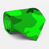 Neon groene tot donkergroene camouflage stropdas (Opgerold)