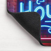 Neon Happy Hour-teken op baksteen Muismat (Hoek)