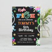 Neon High Five Verjaardag Jongen Uitnodigingen (Staand voorkant)