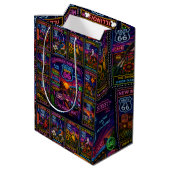 Neon Highway Centennial Collage Presentatie Medium Cadeauzakje (Achterkant Gekanteld)