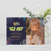 Neon kinder trampolinepark foto Verjaardag Kaart (Staand voorkant)