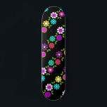 Neon modern bloemmotief persoonlijk skateboard<br><div class="desc">Dit moderne ontwerp heeft een kleurrijk neon bloemenpatroon #schaats #skateboard #skater #skateboarding #sports #fun #outdoor #games #gifts #gift #giftsforher #girly #floral</div>