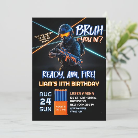 Neon Nerf Battle Dart Pistool Game Verjaardagsjong Kaart (Staand voorkant)