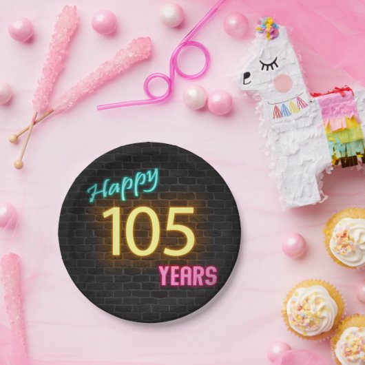 Neon nummer 105 teken op bakstenen muur papieren bordje (Feest)