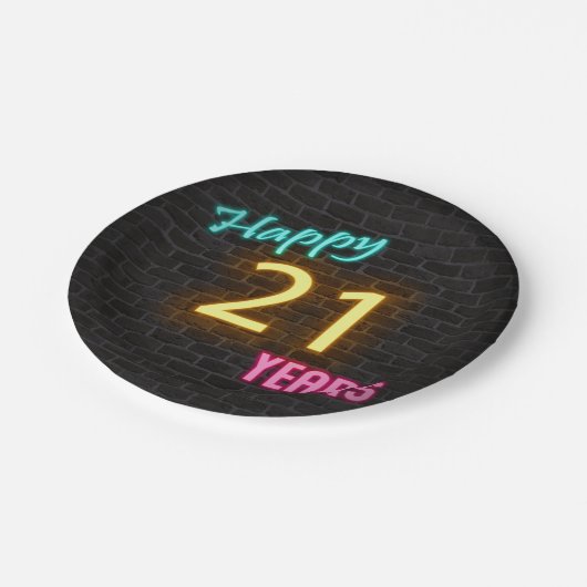 Neon nummer 21 teken op bakstenen muur papieren bordje (Gekanteld)
