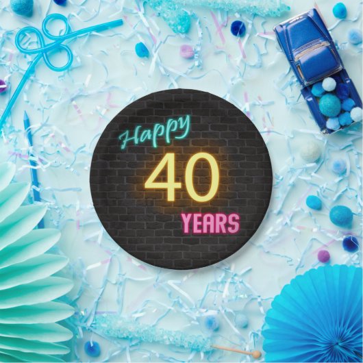 Neon nummer 40-teken op bakstenen wand papieren bordje (Feest)