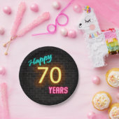 Neon nummer 70 teken op bakstenen muur papieren bordje (Feest)