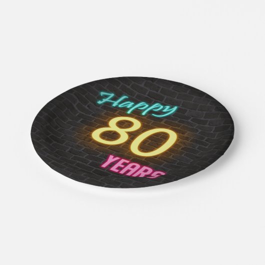 Neon nummer 80-teken op bakstenen muur papieren bordje (Gekanteld)