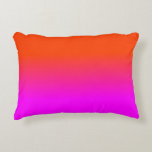 Neon Oranje en Hot Pink Ombre Shade Kleur Vervagen Accent Kussen<br><div class="desc">Neon Oranje en Hot Pink Ombre Shade Kleur langzaam verdwijnen. Ombre-schaduwen gaan van roze warme roze naar neon-sinaasappel in dit zonnepalet neon, oranje, warm, roze, ombre, shade, color, fade, trend, bright, fluorescent, highlighter, school, kinder, grappig, dorm, decor, tint, bright neon roze, helder roze, neon oranje, hot roze, ombre shade, color...</div>