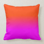 Neon Oranje en Hot Pink Ombre Shade Kleur Vervagen Kussen<br><div class="desc">Neon Oranje en Hot Pink Ombre Shade Kleur langzaam verdwijnen. Ombre-schaduwen gaan van roze warme roze naar neon-sinaasappel in dit zonnepalet neon, oranje, warm, roze, ombre, shade, color, fade, trend, bright, fluorescent, highlighter, school, kinder, grappig, dorm, decor, tint, bright neon roze, helder roze, neon oranje, hot roze, ombre shade, color...</div>