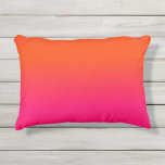 Neon Oranje en Neon Pink Ombre Shade Kleur Vervage Buitenkussen<br><div class="desc">Neon Oranje en Neon Pink Ombre Shade Kleur Vervagen. Fantasieslijpen van de warme roze blauwe plek in het neonsinaasappel lijken op een geschilderde zonsondergang neon, oranje, warm, roze, ombre, shade, color, fade, trend, bright, fluorescent, highlighter, school, kinder, plezier, dorm, decor, tint, heldere neonroze, helder roze, neon oranje, neonroze, roze neon,...</div>