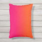 Neon Oranje en Neon Pink Ombre Shade Kleur Vervage Buitenkussen (Voorkant (verticaal))