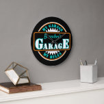 Neon Oranje Turquoise Blue Garage Text op Black Grote Klok<br><div class="desc">Mooie hedendaagse regenwemart klok met helder oranje, aqua turquoise blauw groen, en wit gekleurd typografisch script op een zwarte achtergrond. Met ruimte om met een naam en tekst van uw keus aan te passen of te personaliseren. Dit grillige hipster-ontwerp is gemaakt voor het trendy man met een mancave, of garageruimte...</div>